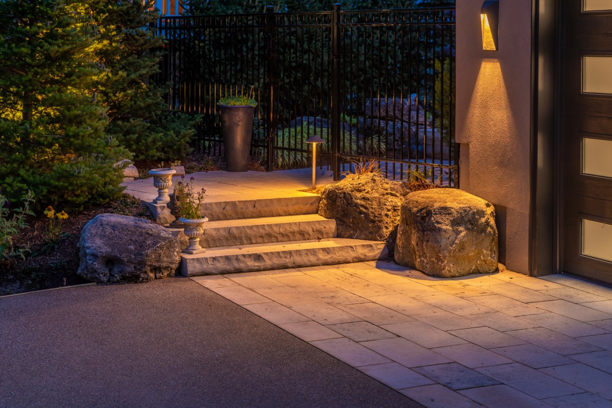 Front entrance way landscaping lighting