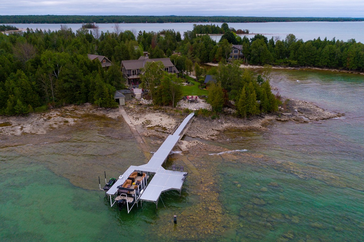 Bird's eye view of a dock and shoreline property.